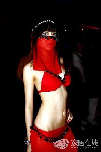 90后女孩的夜店生活是如此丰富