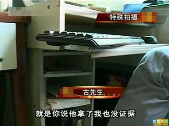 深圳女子二楼疯狂撒钱 遭市民疯抢（图）