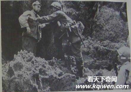旧照实拍暴露日本士兵被俘后的丑态(组图)